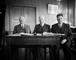 Styret ved Gudbarndsdal Fylkesskule. Lars Moen i midten og H