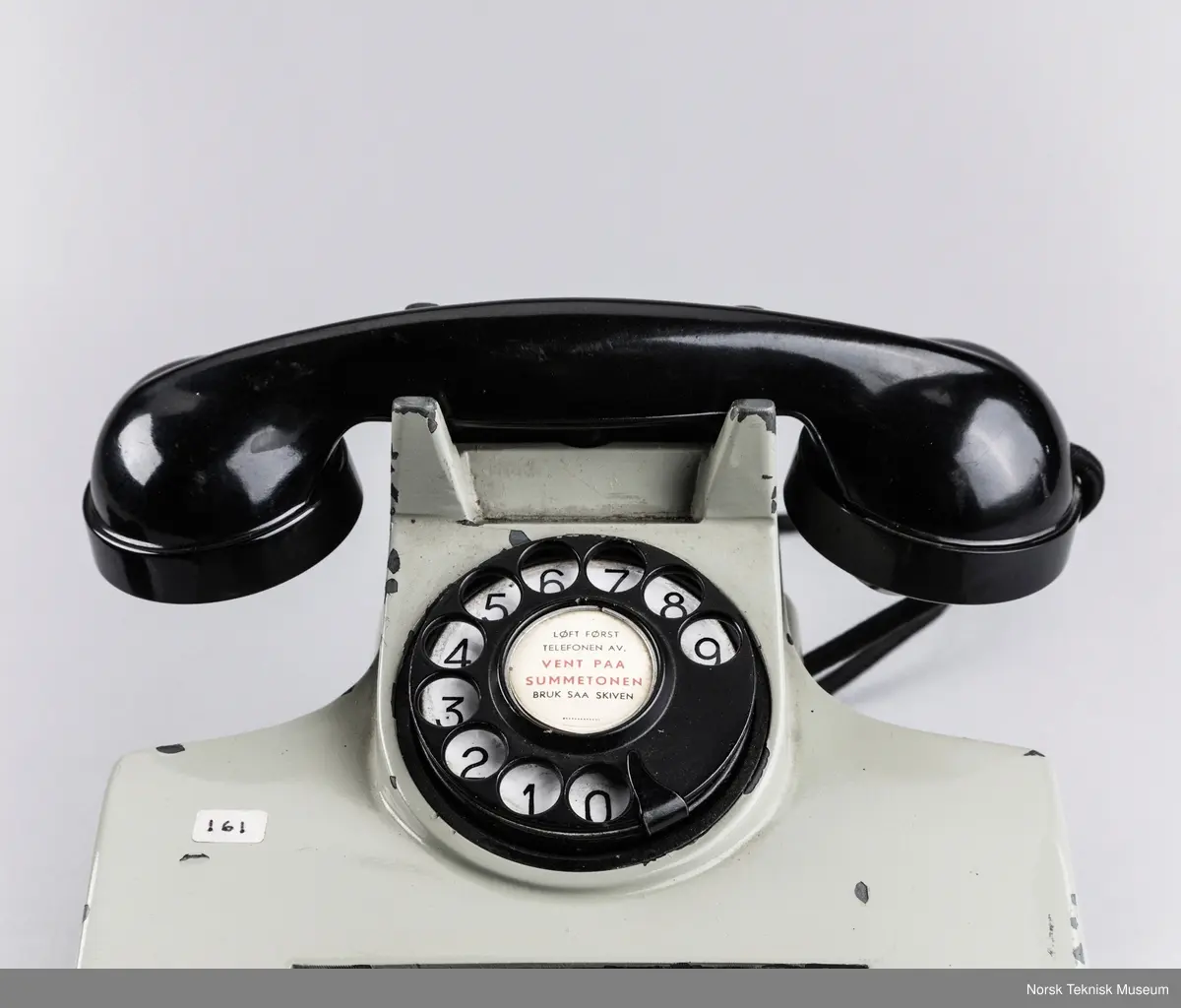 Apparatet mangler støpsel og ledning til støpsel.