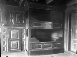 Rikard Berges fotoarkiv. Interiør, Tvihaag seng fotografert 