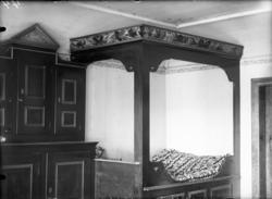 Rikard Berges fotoarkiv. Interiør, fotografert på Berge. 190