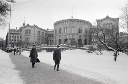 Stortinget. Eksteriør. Januar 1968