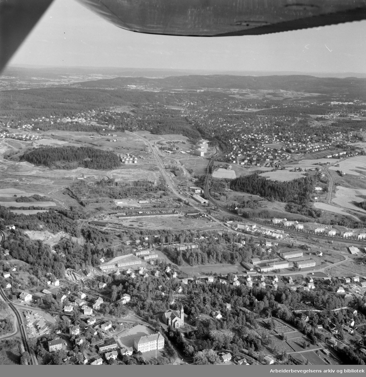 Sogn, Studentbyen. (Flyfoto) Fullt utbygd langs Songsveien. September 1968