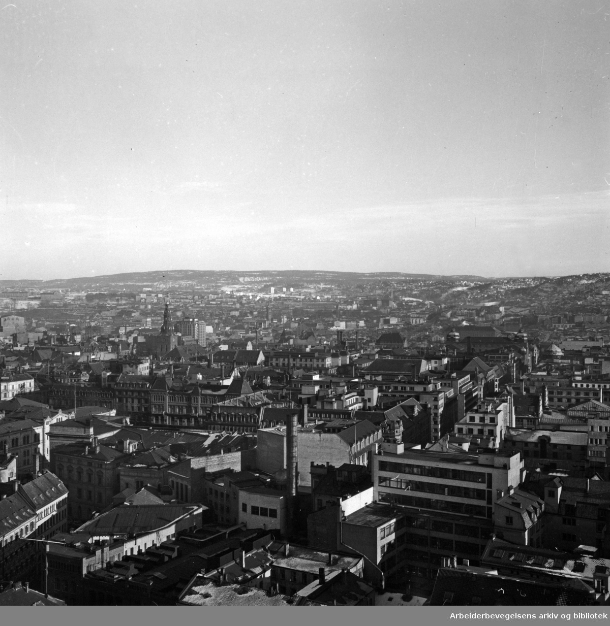 Sentrum.sett fra Rådhustaket.Februar 1953