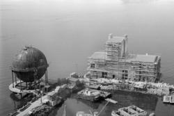 Sjursøya: Gassverket.Gassbeholderen, spaltingsanlegget og be