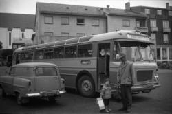 "august 1965"."Pål og eg til Røvika".Bussen i bakgrunnen til