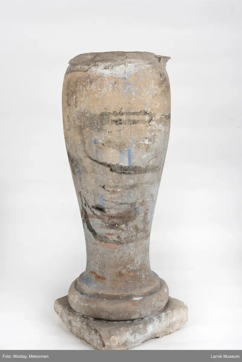 Har rester av dekor.