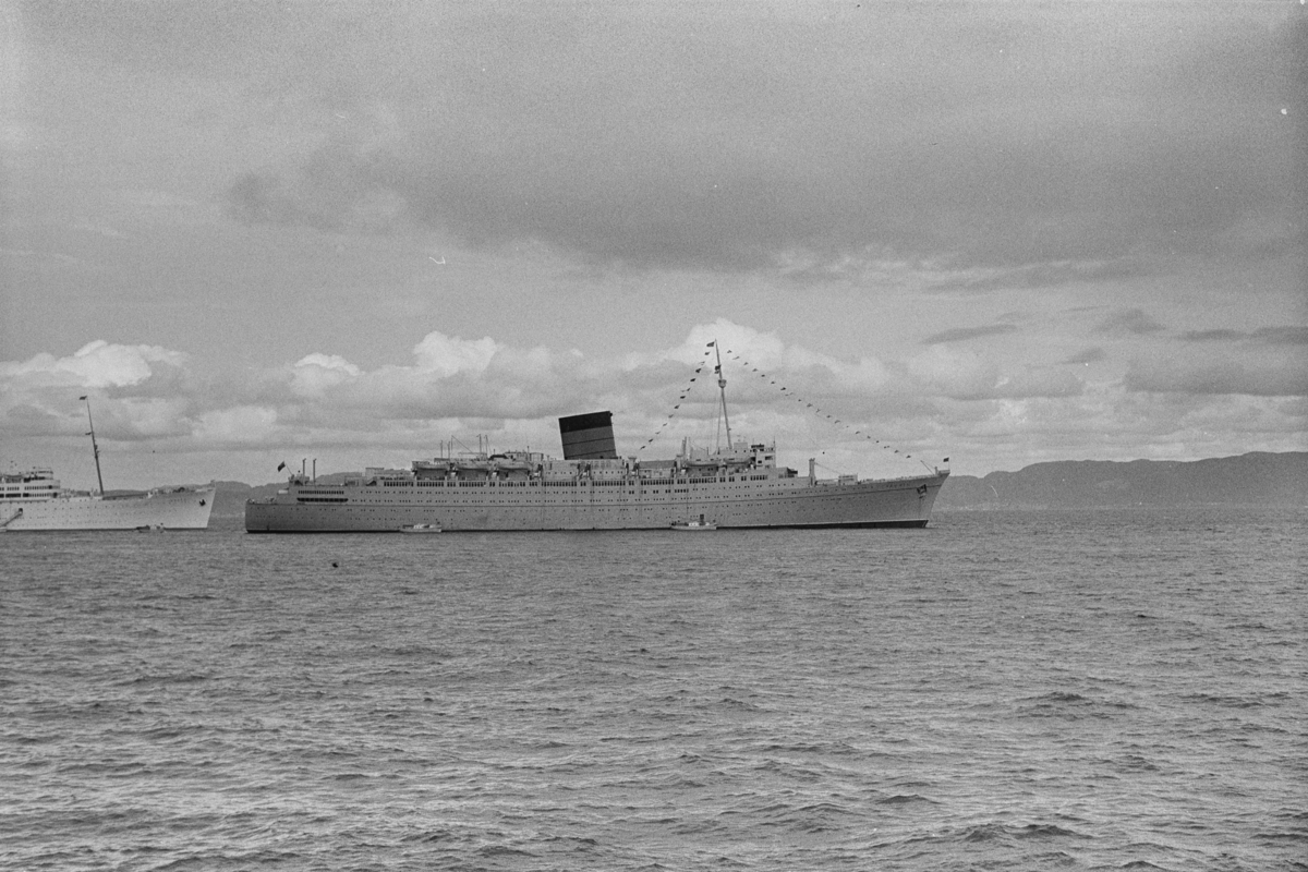 Cruiseskipet RMS Caronia i Trondheimsfjorden.