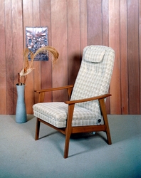 Lenestol med regulerbar rygg.