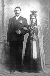Brudepar fra Bjørnerem...Gift 22.07.1906.Midsund gard og sle