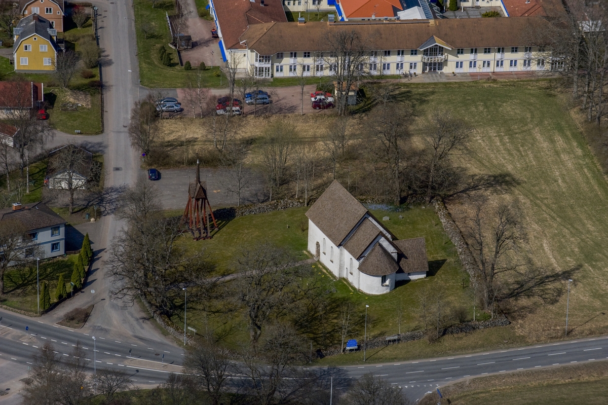 Flygfoto över Myresjö gamla kyrka i Vetlanda kommun.