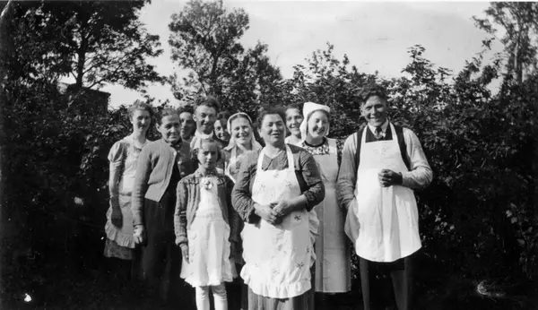 Serveringspersonell på Søre Midøya