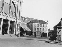 Plassen foran Cirkusbygningen.