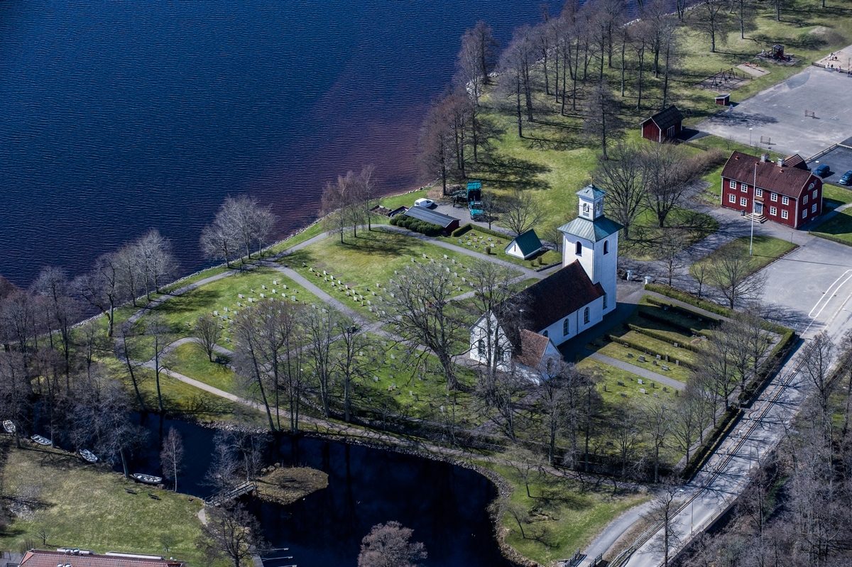 Flygfoto över Ramkvilla kyrka i Vetlanda kommun.