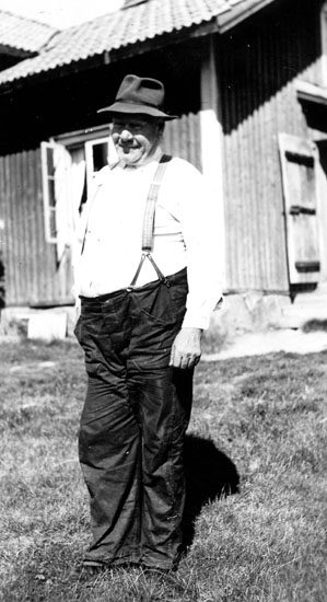 Finsktalande "Kärrfalls-Pekka" Per Henriksson född 1885 i Säterberg Nyskoga död 1955 i Kärrfall Nyskoga.