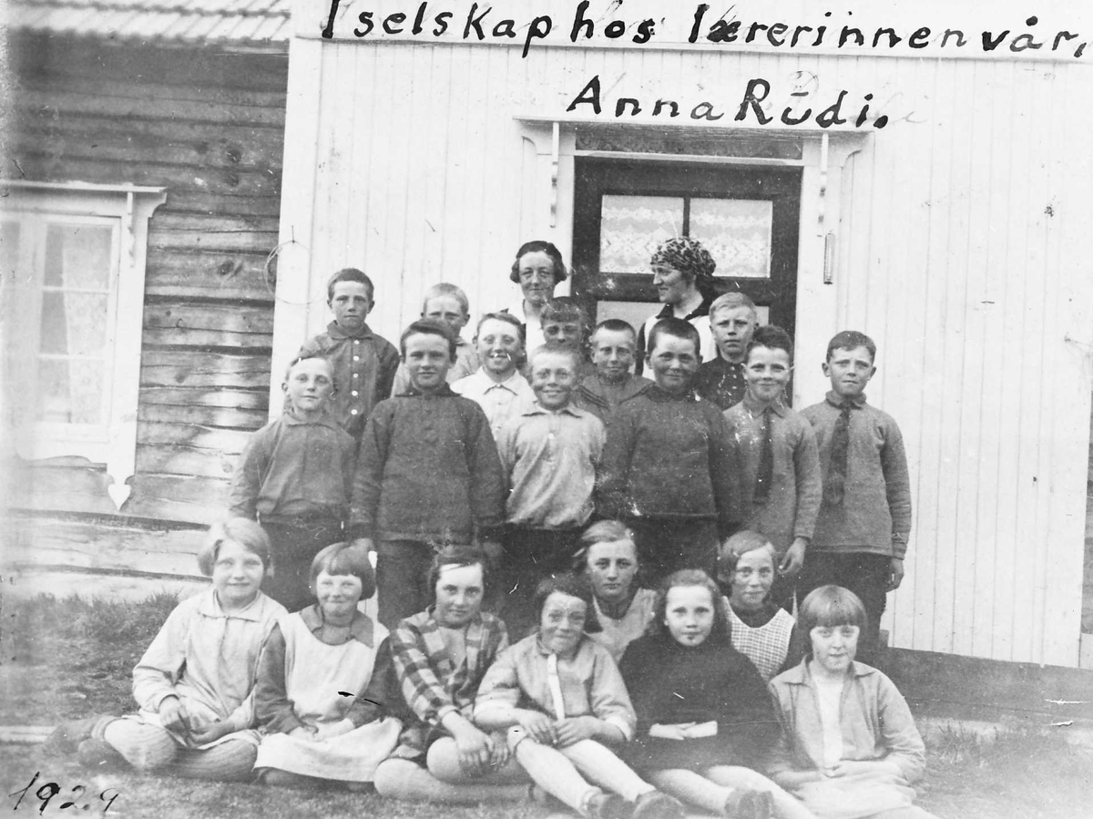 Skoleklasse. Lærerinne Anna Rudli, 1929