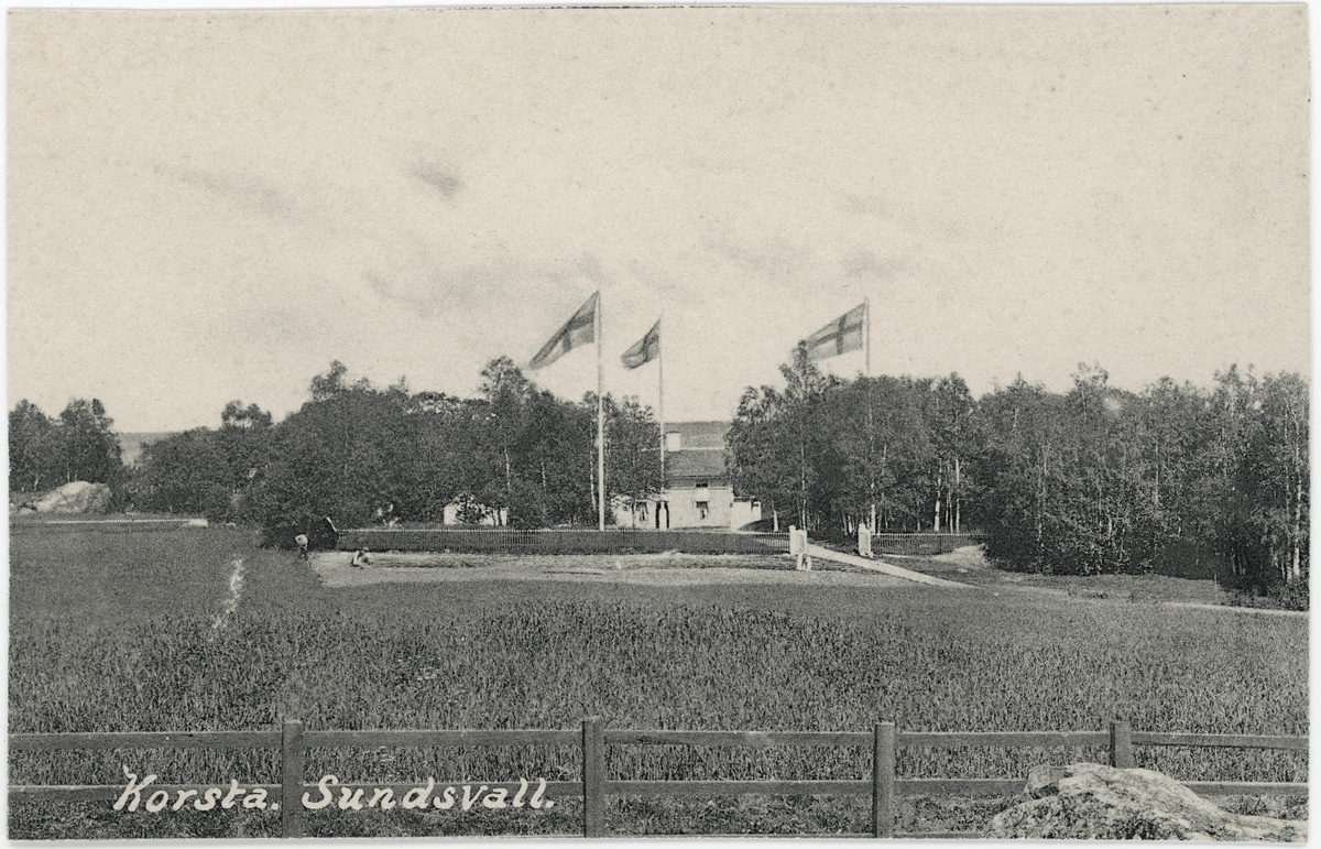 2 st vykort med motiv från byn Korsta. Fotografierna är tagna från gården Lövbacken norrut. Poststämplat 7/3 1907.