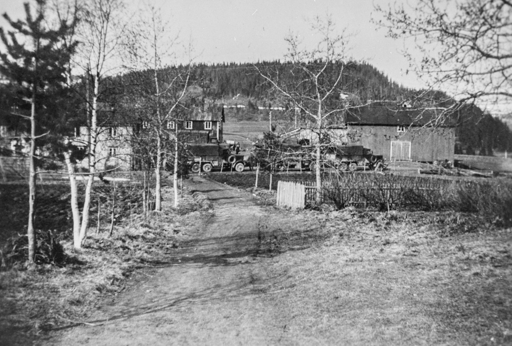 Bilder fra Vei og brusprenging på Grane, mai 1940.