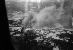 Heinkel bombefly angriper Elverum. Fotograf ukjent/Wing Leader LTD.