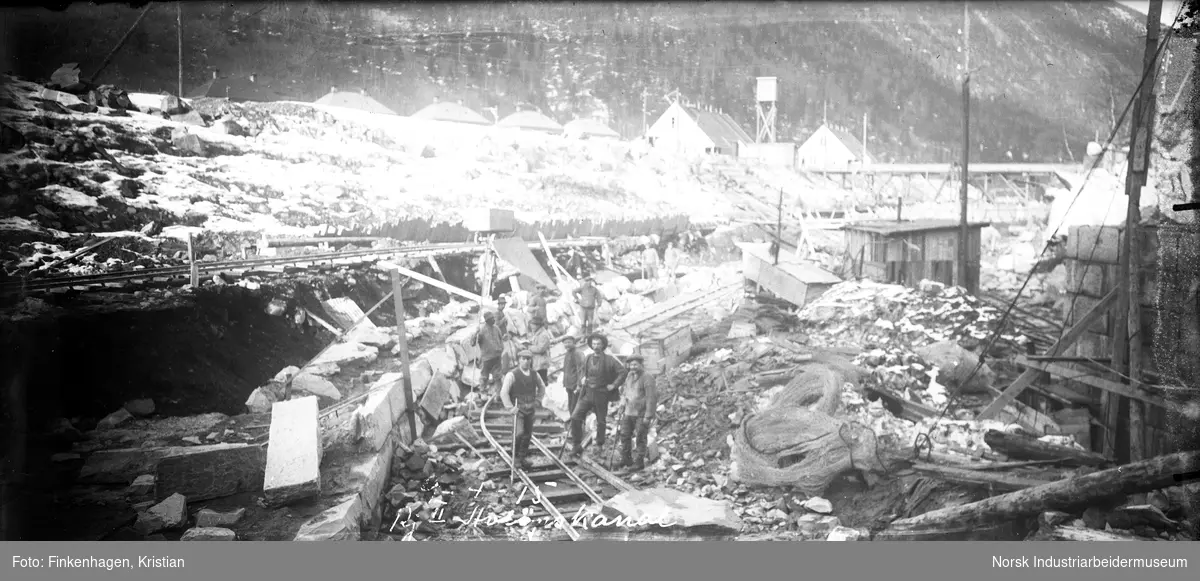 Anleggelse av avløpskanal på Rjukan.