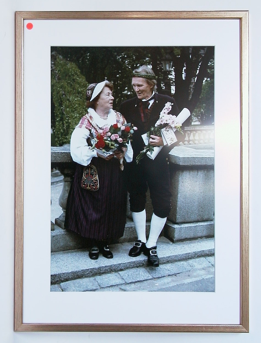 Hilding och Adéle utanför universitetshuset i Uppsala efter promovering 1991.