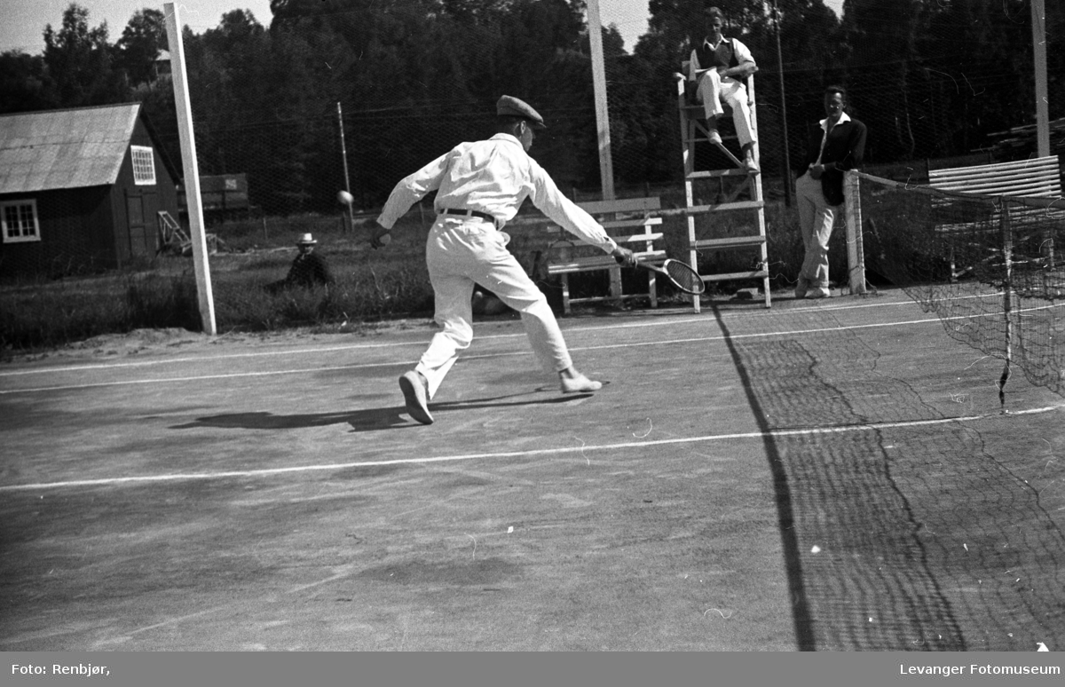 Tennis, kamp mellom spillere fra Steinkjer og Levanger