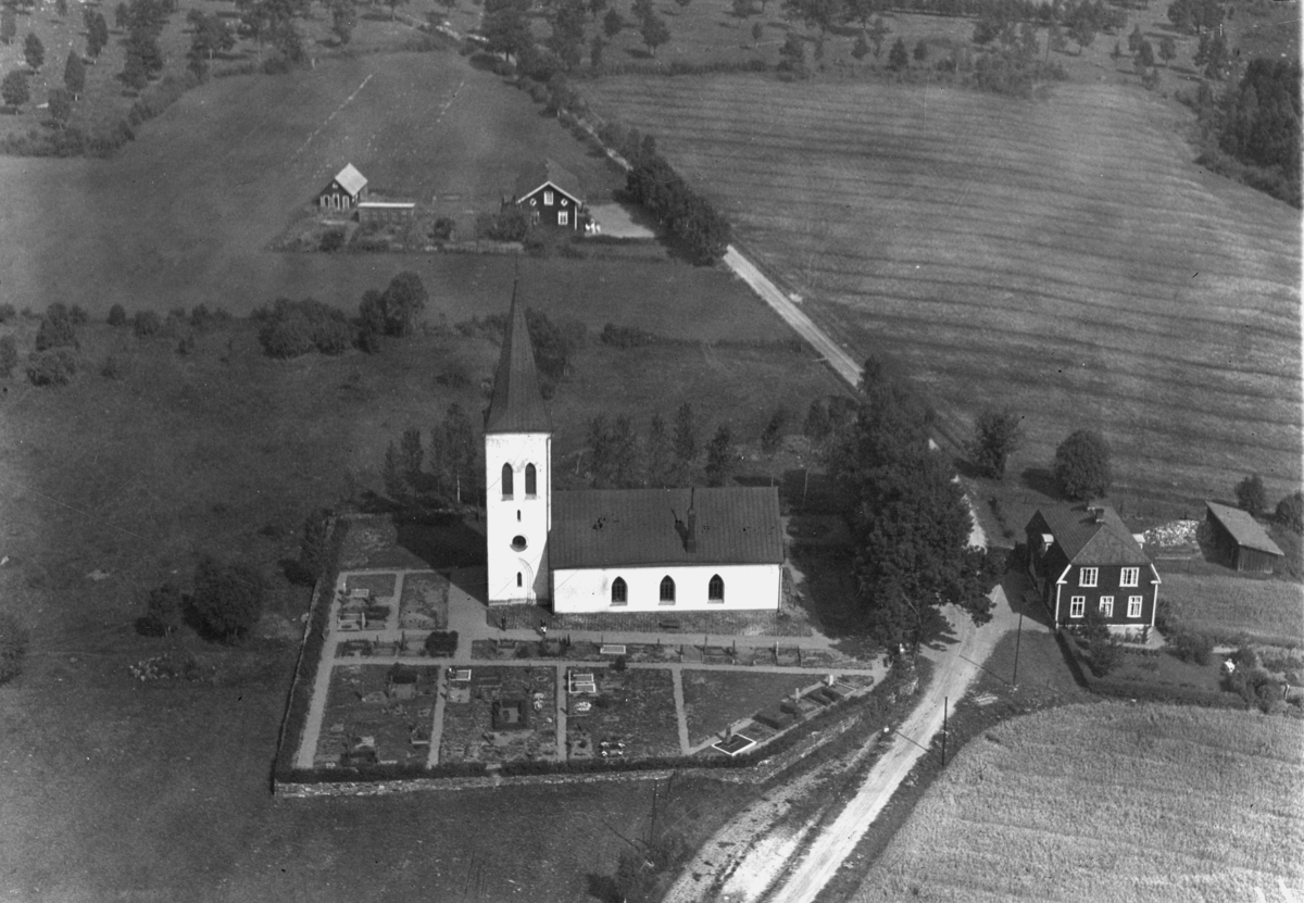 Flygfoto över Källeryds kyrka i Gnosjö kommun. Nr. C 1683