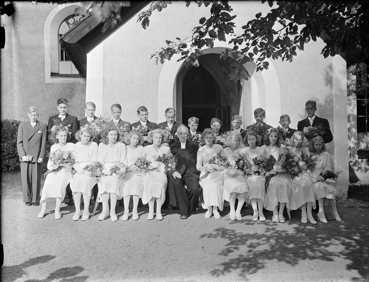 Konfirmander, Almunge kyrka, Uppland 1948