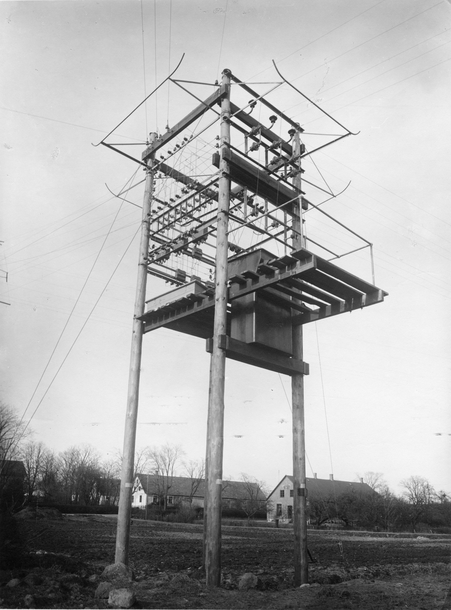 Transformatorstation i stolpe.