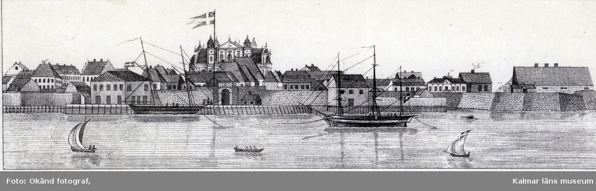 Teckning av 1700-talets Kvarnholmen från hamnen.