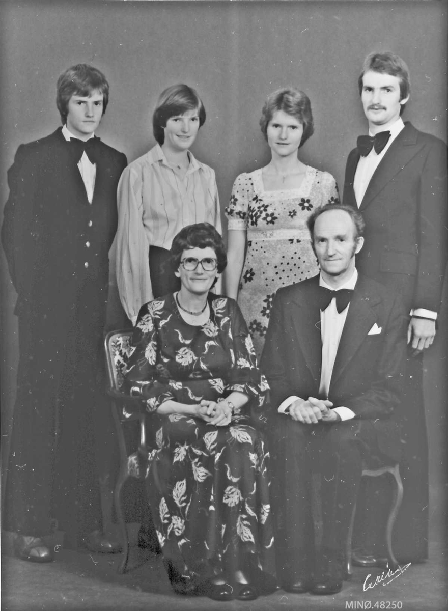 Familiebilde, Johaug. Klara og Petter, Erland, Eva Dagrun, Sunniva og Jermund. 