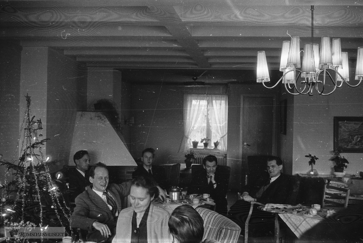 "Jula 1956"."Kontorpers på Gjestestova"