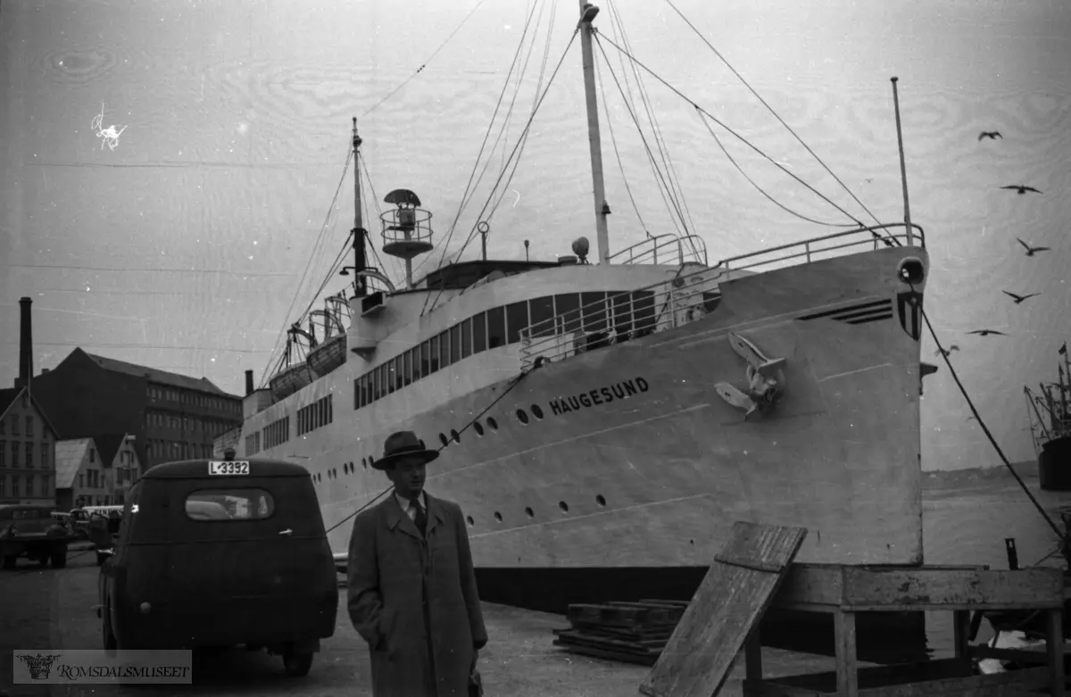 "1955"."Tur til Stavanger og Haugesund".Rutebåten «Haugesund» var flaggskipet i det som blei kalla «Stavangerskes hvite flåte» frå 1947 til den blei tatt ut av rute i 1973.