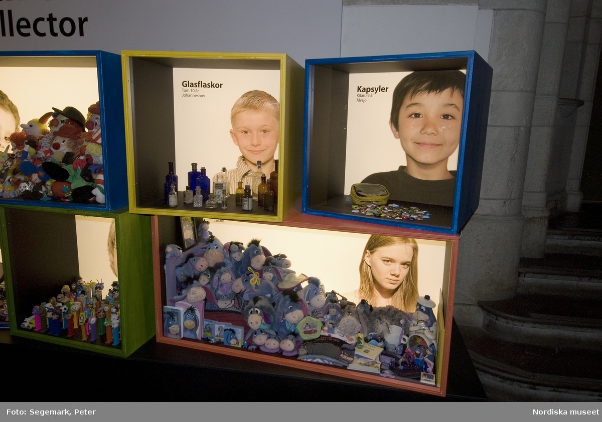Nordiska museets utställning Lillsamlaren.
35 barn och ungdomar visar upp sina samlingar på museets tredje samlarutställning, Lillsamlaren. Den yngsta samlaren är 6 år och den äldsta 17.Utställningen pågick 23/9-07 - 13/1-08.