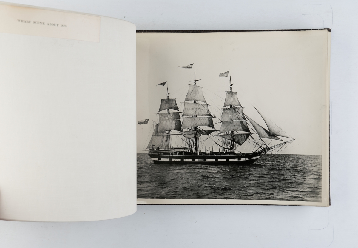 Fotoalbum med fotografier av hvalfangst og kaianlegg ca. 1870-1900.