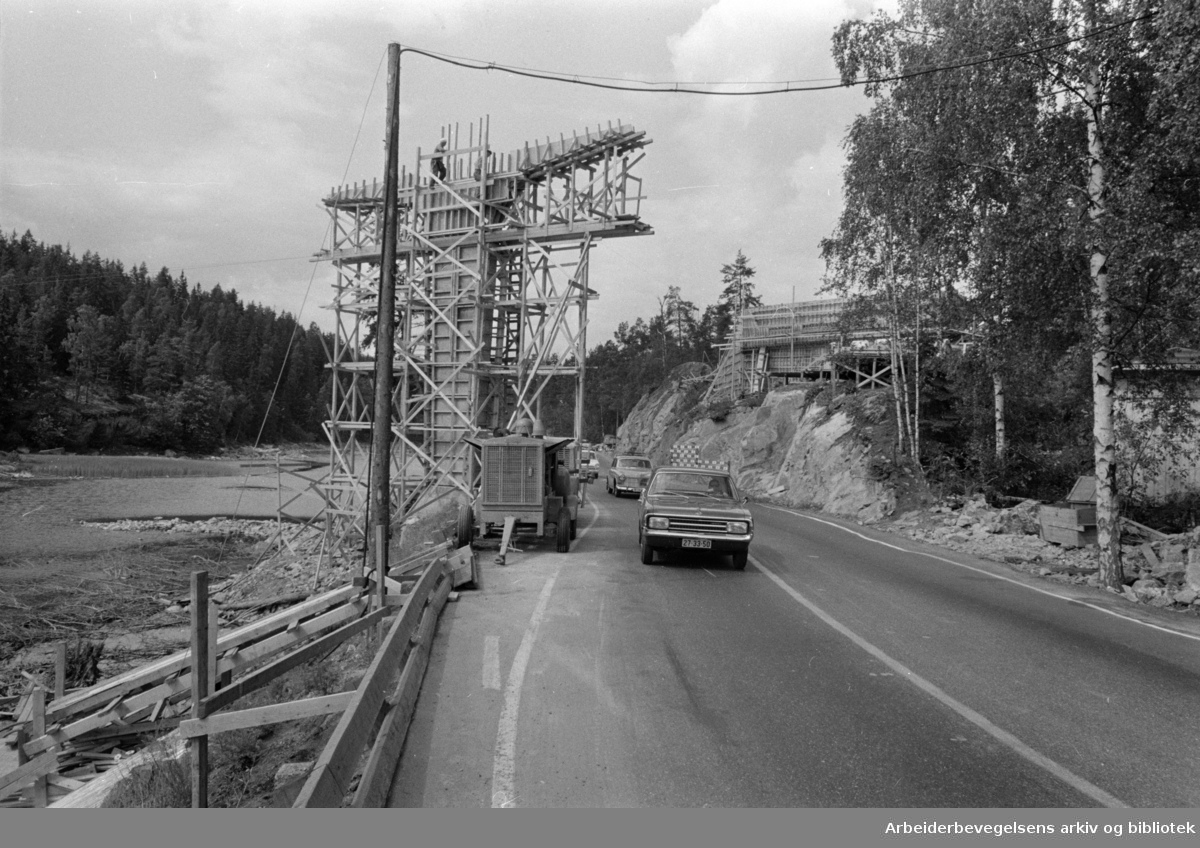 Mosseveien klar i 1970. Herregårdsveien -Mastemyr under ombygging. Juli 1968.