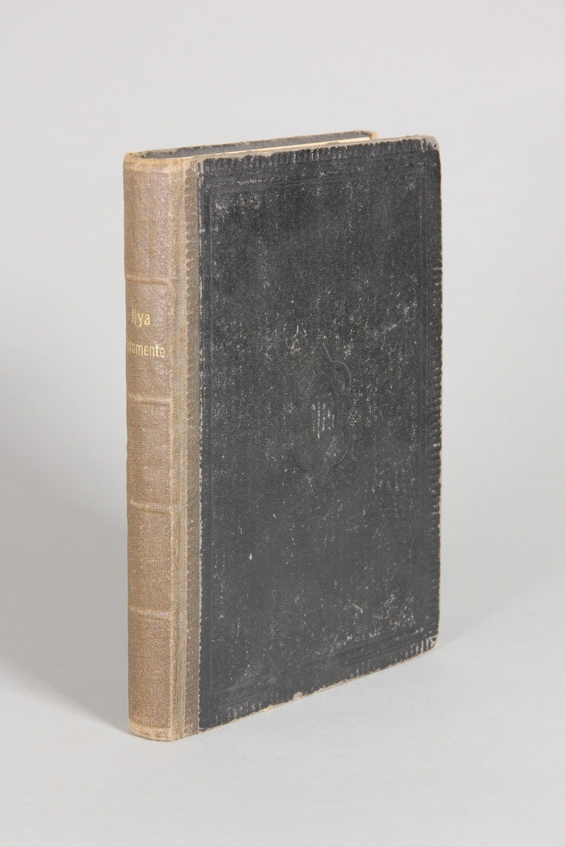 Nya testamentet tryckt 1918, Bibelsällskapets utgåva. Präglat svart band.
