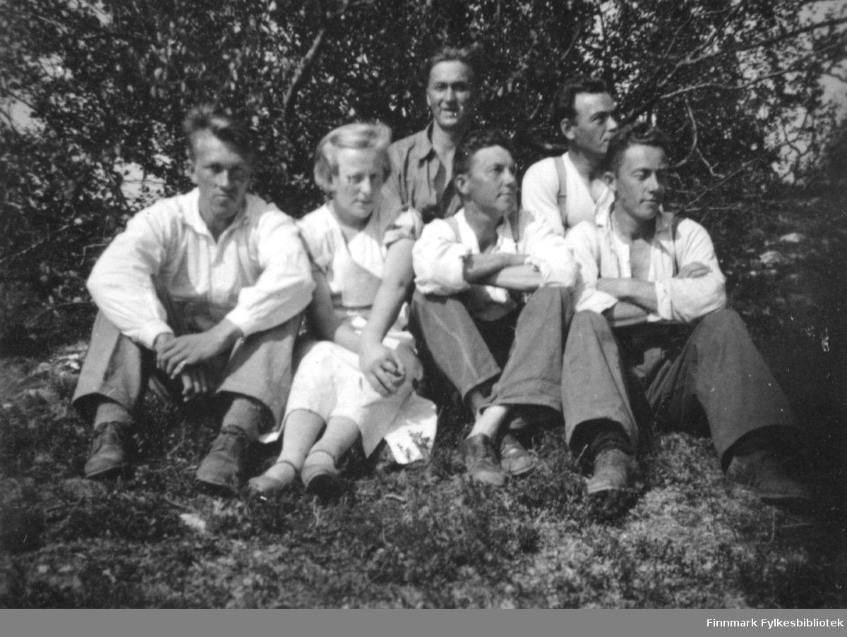 "Fra vegarbeidsdagene ved Hauksjøen, 1939". Familiealbum tilhørende familien Klemetsen. Utlånt av Trygve Klemetsen. Periode: 1930-1960.