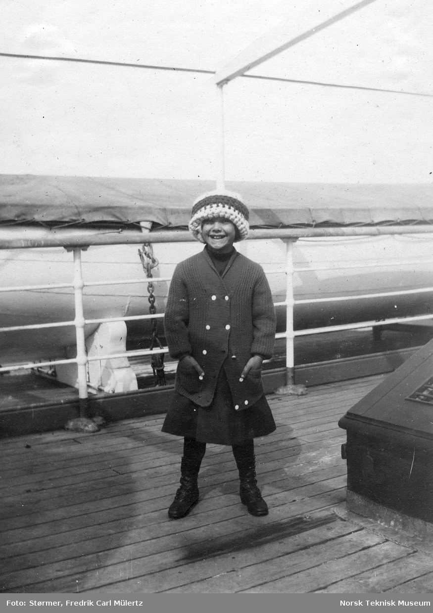 Jente på båten mellom New York og Oslo, 1915