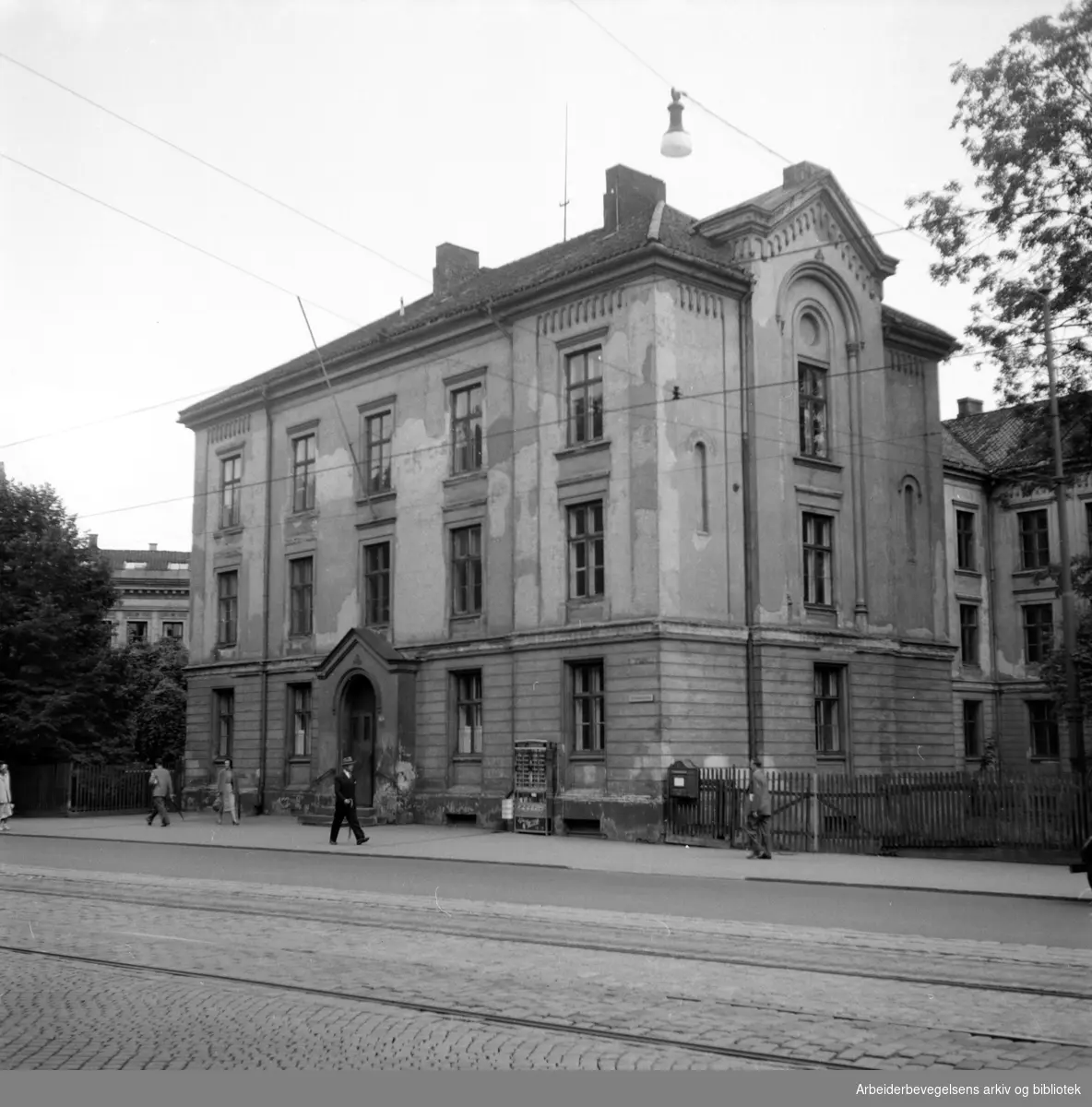 Drammensveien 18. April 1954