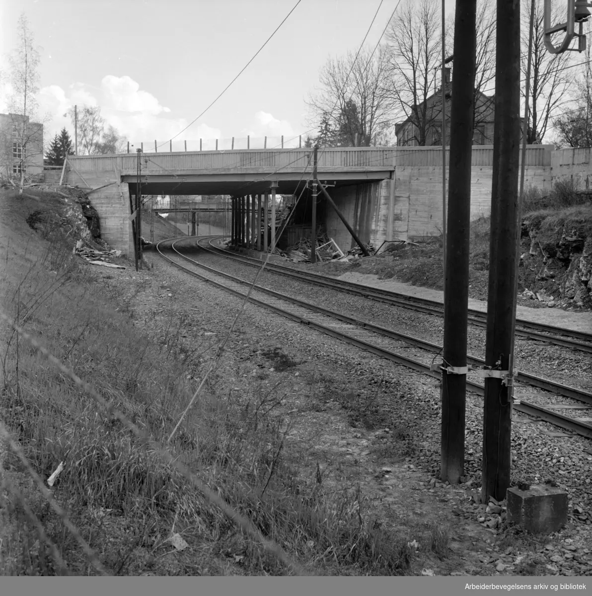 Bygdøy Allé. Bru over jernbanen. Mai 1959