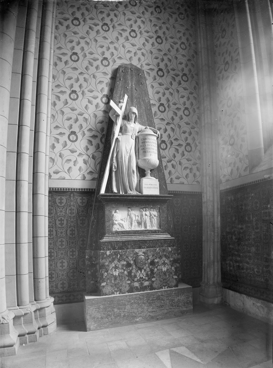 Ärkebiskop Carl Fredrik Mennanders gravmonument, Uppsala domkyrka, Uppsala före 1914
