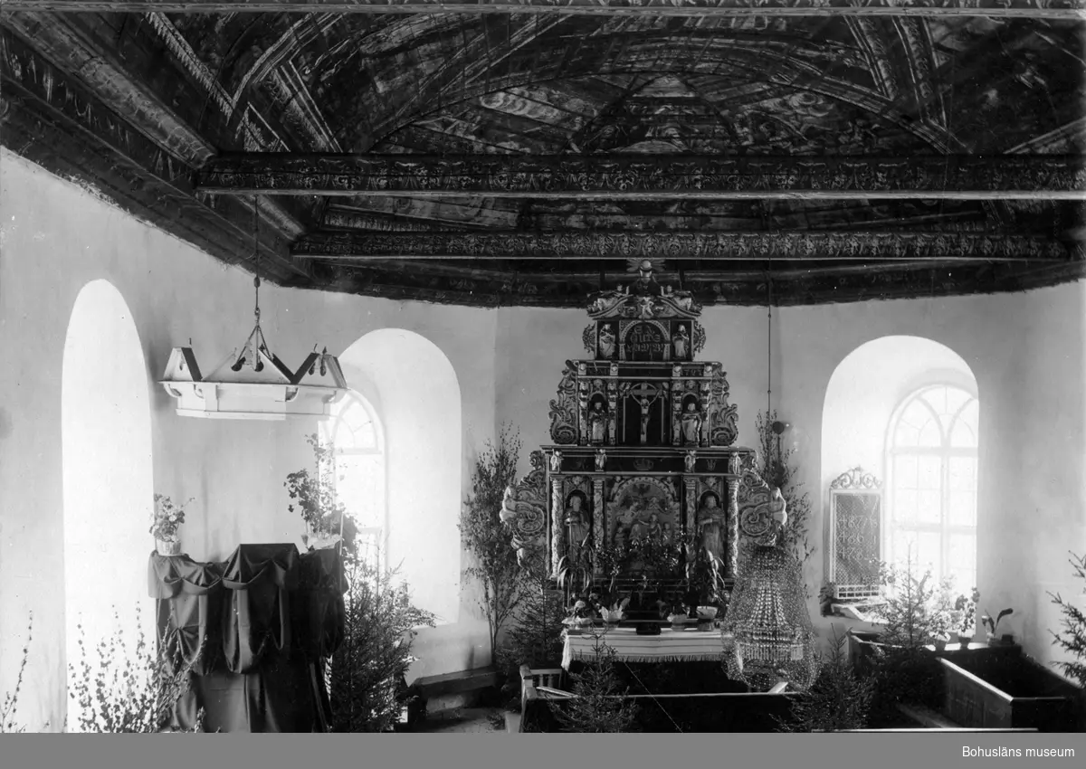"Interiör af Svarteborgs kyrka vid komminister C. J. Granfeldts begravning den 5 juni 1902" enligt text till bilden