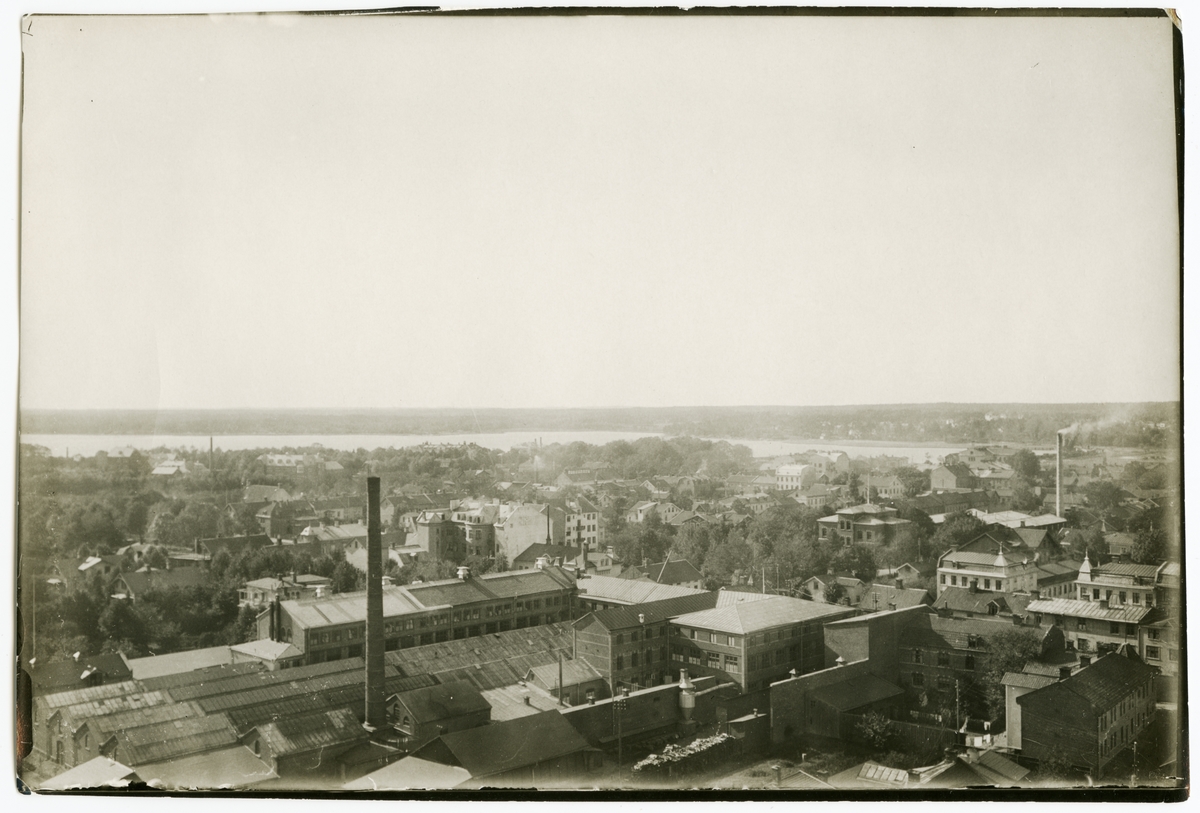 Vänersborg. Vy över staden fotograferad från tändsticksfabrikens skorsten
