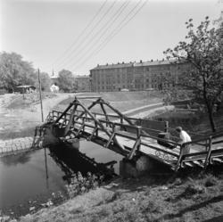 Akerselva. Overgang ved EL-verket i Maridalsveien. Mai 1974