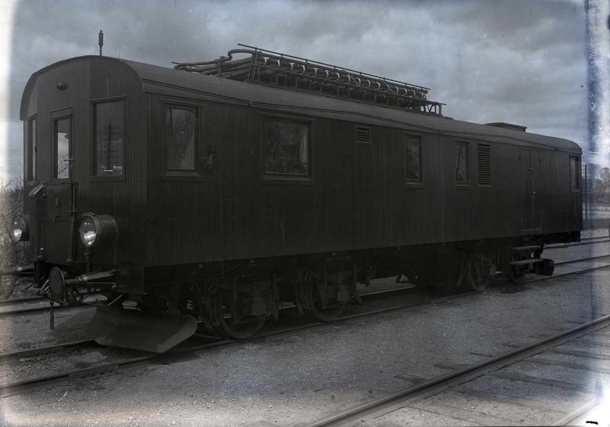 Diesel-elektrisk vagn för HHJ.
Tillverknings år: 1916.