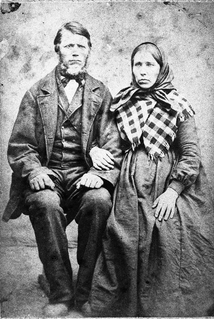 Peder Ådneson Høyland (24.12.1821 - 21.12.1912) gifta seg 5.6.1842 med Inger Marie Torgersdtr. Salen (21.3.1821 - 8.3.1905). Dei budde på Høyland gnr. 35/bnr 2 og 3.