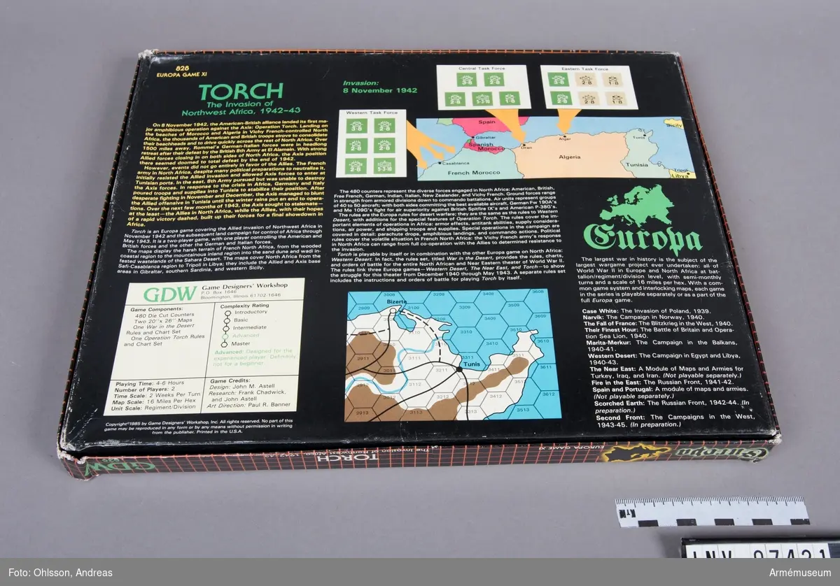 Spelet består av en karta över Nordafrika i två delar med hexagonmönster, två kartor med sammanlagt cirka 500 spelmarkeringar i form av små pappkvadrater i grönt, blått, vitt, svart, beige, brunt och grått med olika siffror, bokstäver och symboler, samt ett par häften och lösa blad med spelinstruktioner, tabeller och diagram.