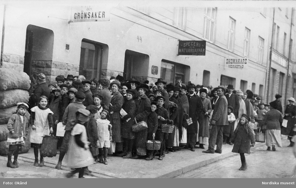 Potatiskö i Stockholm. Livsmedelsbristen under och efter första världskriget blev ett stort samhällsproblem.