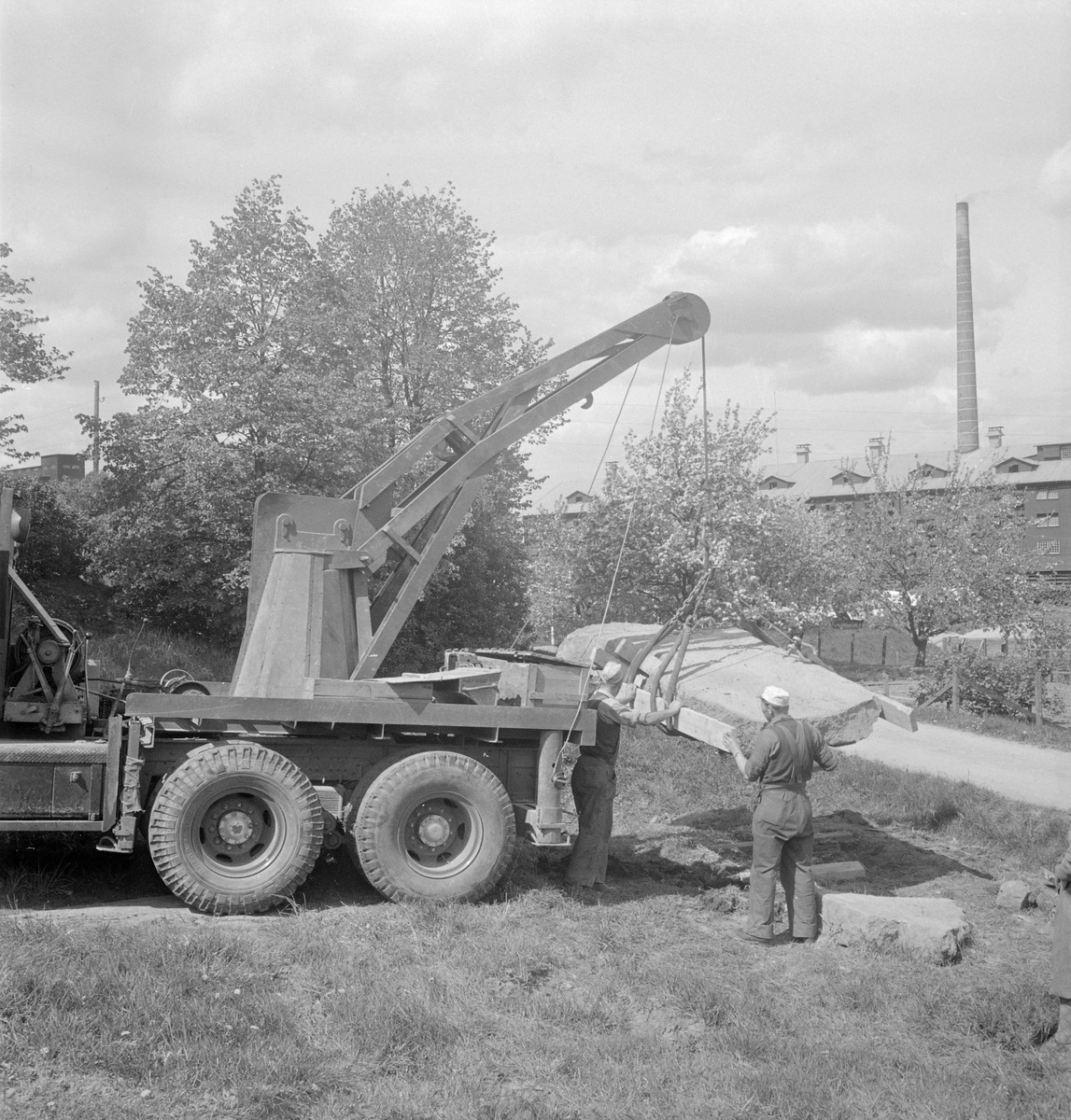 Kallerstadstenen bärgas 1950 - Östergötlands museum / DigitaltMuseum