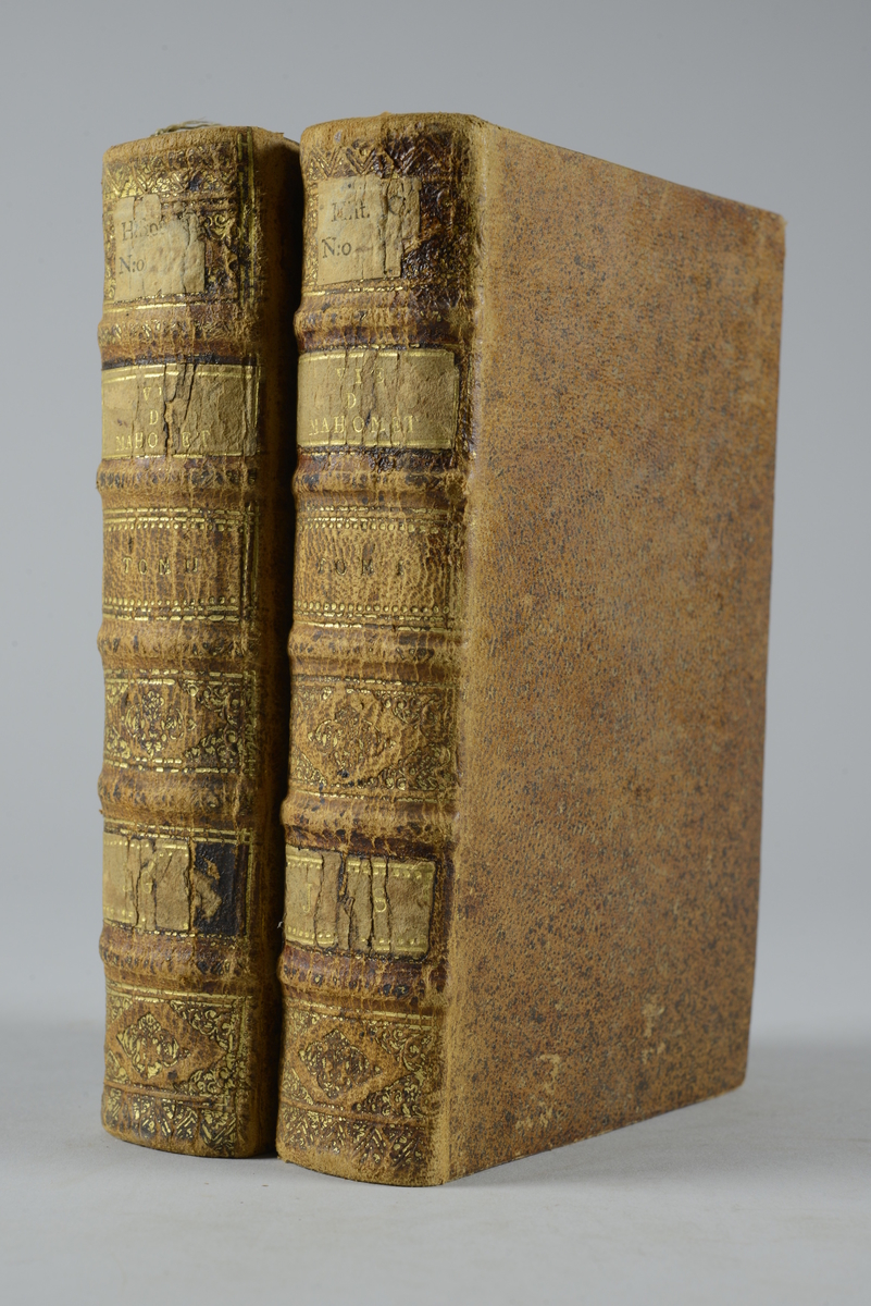 Bokverk i två delar, helfranskt band "La vie de Mahomet", skrivet av Jean Gagnier, tryckt i Amsterdam 1732.